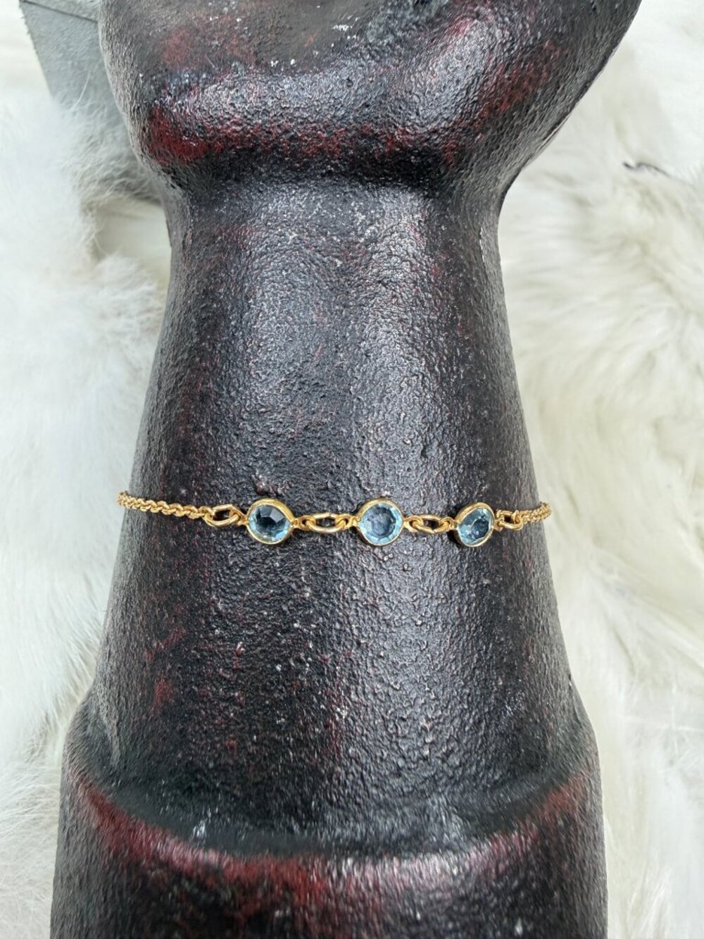 Avon Gold Tone Bracelet w/ Blue Glass Stations Dainty Cute 7"